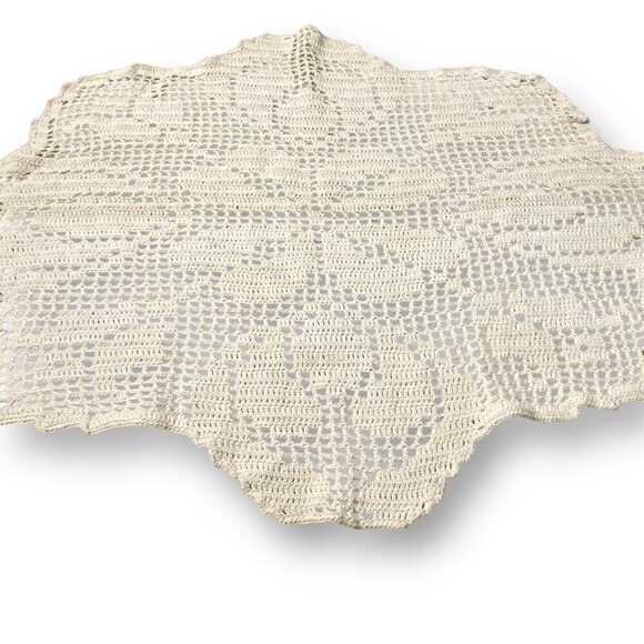 Vintage Handmade Crocheted Lace Table Topper Centerpiece Doily Cream 24" x 17" - Picture 3 of 6